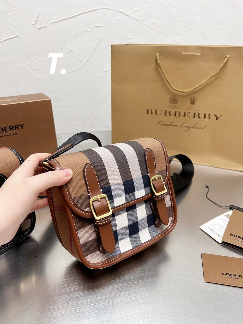 2022 Burberry Handbag - 61