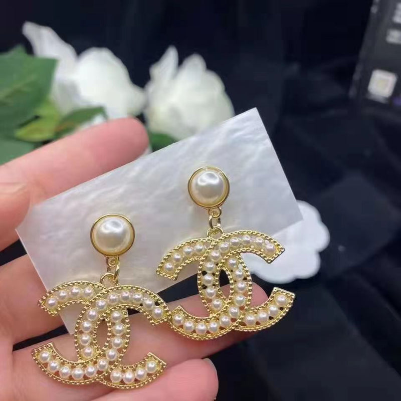 Small fragrant diamond pearl earrings