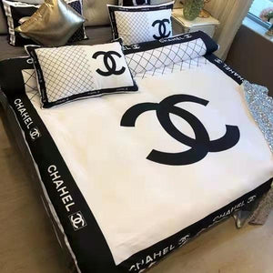 Luxurious Skin-friendly four-piece bedding