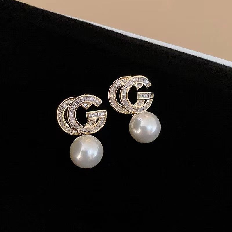 Small fragrant diamond pearl earrings