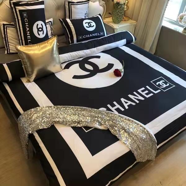 Luxurious Skin-friendly four-piece bedding