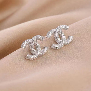 Small fragrant diamond pearl earrings