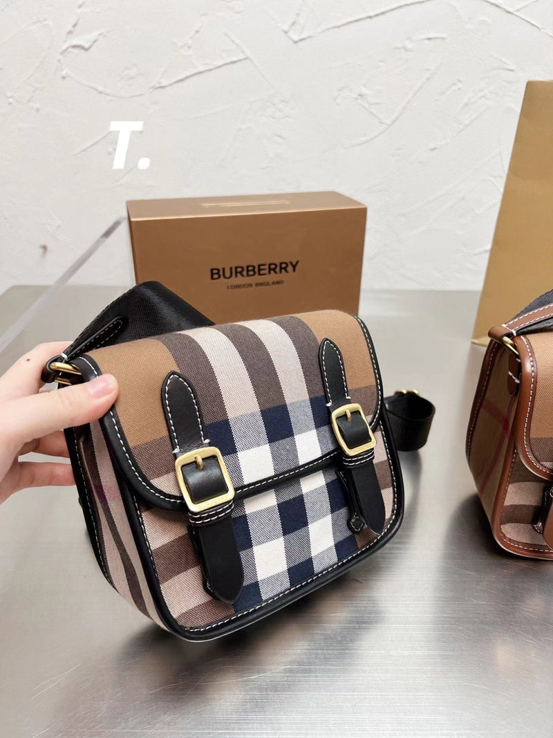 2022 Burberry Handbag - 61