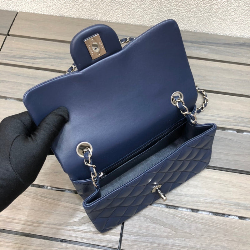 Chanel navy 20cm