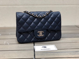 Chanel navy 20cm