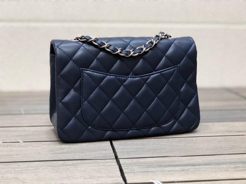 Chanel navy 20cm