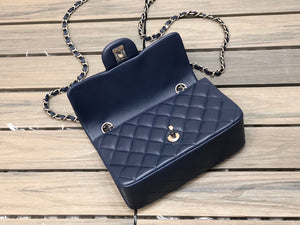 Chanel navy 20cm