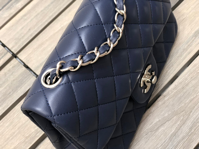 Chanel navy 20cm